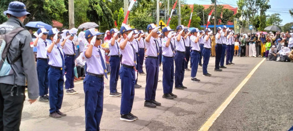 Semarak Gerak Jalan Indah di Sinjai, Santri Wahdah Islamiyah Turut Berpartisipasi