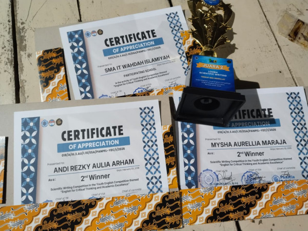 SMAS IT Wahdah Islamiyah Sinjai Raih Juara Karya Tulis Ilmiah di Youth English Competition UIAD
