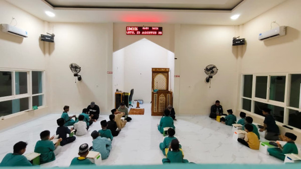 Santri RTQ Wahdah Islamiyah Sinjai Jalani MABIT: Belajar Hakikat Kemerdekaan Lewat Kebersamaan