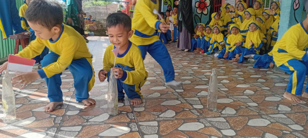 Anak-Anak RA Qurrata Ayun Rayakan Kemerdekaan dengan Berbagai Lomba Seru