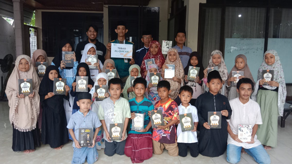 Salurkan Puluhan Al-Qur'an dan Iqra, WIZ Sinjai Bangkitkan Semangat Mengaji Santri TPA