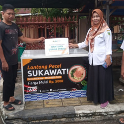 Penyaluran Bantuan Pemberdayaan Ekonomi Umat di Pinrang, Bantu Modal Usaha Lontong Pecel